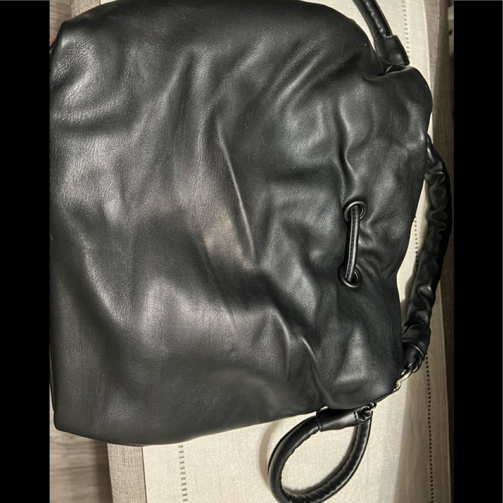 Beautiful Zara’s Basic Collection Bag ! Gem